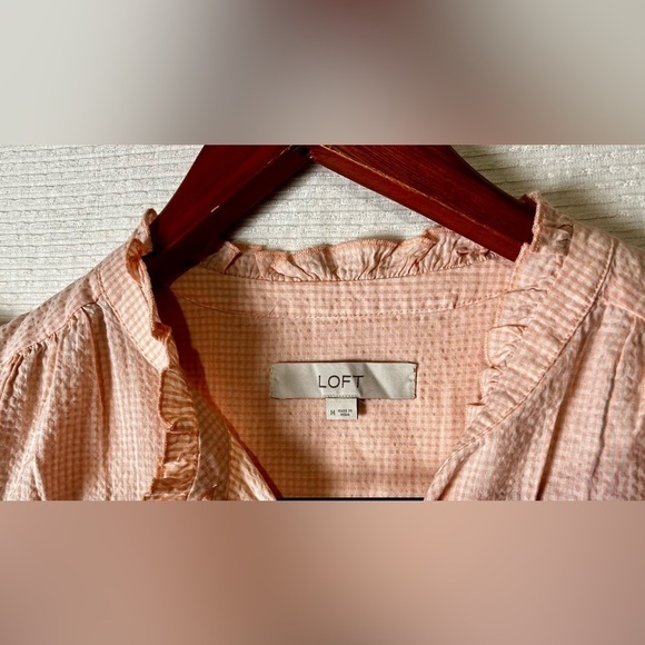 LOFT Pink Short Sleeve Button-Down Top Medium - Picture 3 of 5